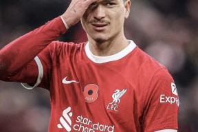 华体会体育-利物浦前锋神勇表现，连续破门