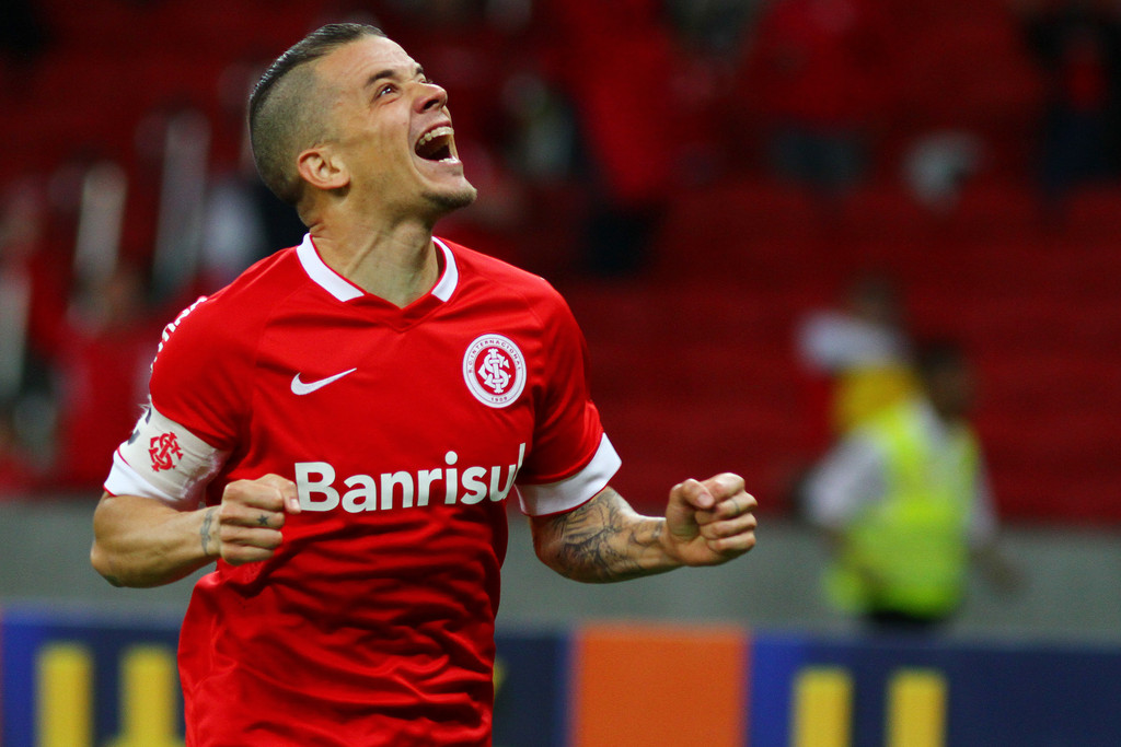 华体会官网-AC米兰险胜曼城，拉莫斯乌龙送礼意甲的简单介绍  第1张