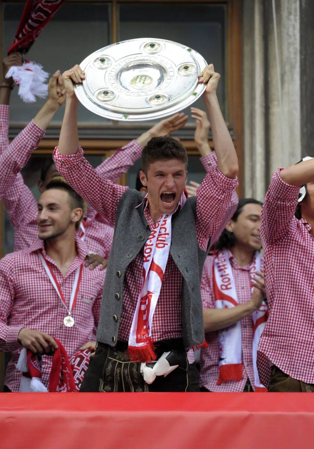 华体会体育-巴黎圣日耳曼力克AC米兰，托马斯穆勒乌龙送礼亚洲杯的简单介绍  第2张